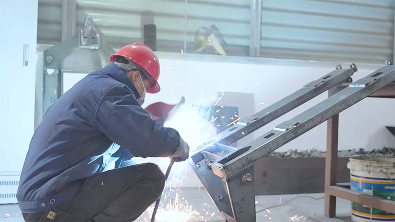 HENER factory worker welding a pallet jack frame