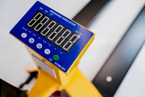 HENER weighing indicator with English-language faceplate